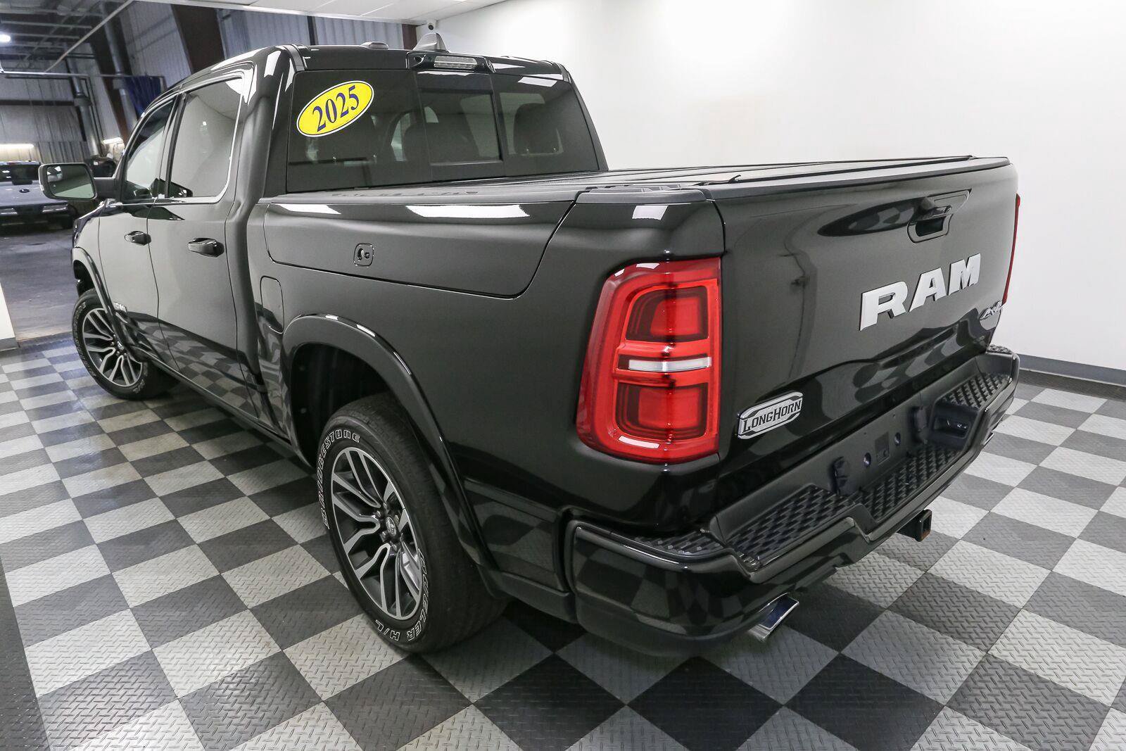 Used 2025 RAM 1500 Limited AWD/4WD image 12