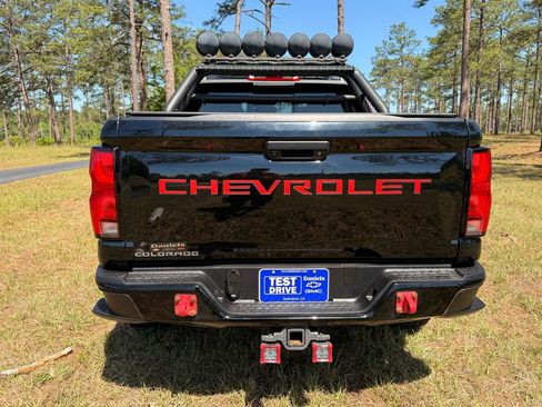 Used 2023 Chevrolet Colorado Z71 w/ Z71 Convenience Package 2 AWD/4WD image 4