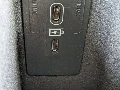 Certified 2025 Volvo XC90 B6 Plus image 25