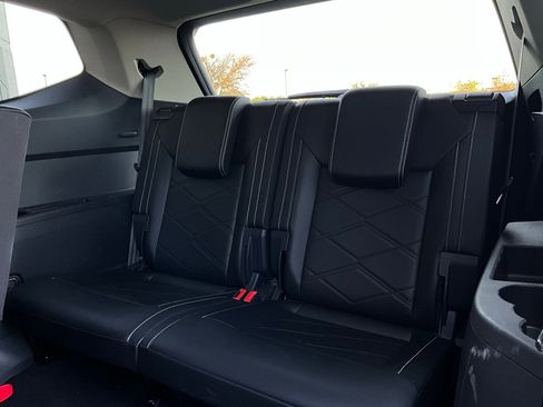 Used 2025 Volkswagen Atlas SE image 13