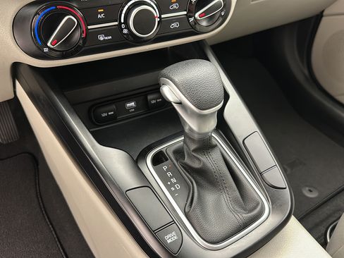 Used 2025 Kia Soul LX w/ LX Technology Package FWD image 18