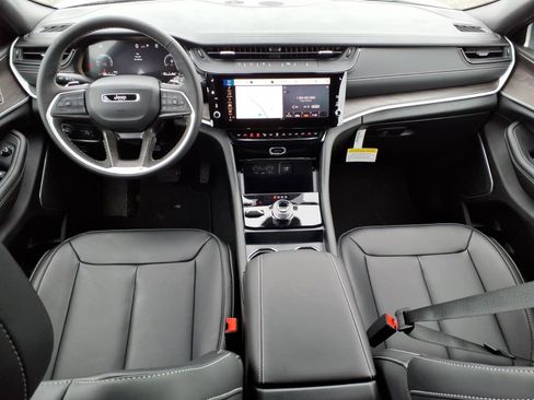 New 2026 Jeep Grand Cherokee Limited w/ Limited Altitude Package AWD/4WD image 9