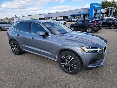 Used 2019 Volvo XC60 T6 Momentum w/ Multimedia Package image 3