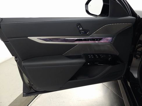 Used 2025 BMW 760i xDrive w/ Executive Package image 16