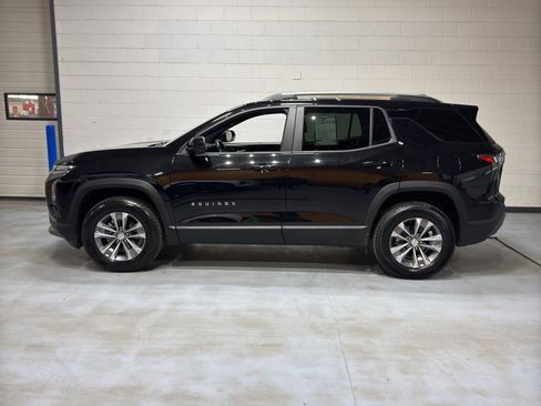 Used 2025 Chevrolet Equinox LT w/ Convenience Package II image 2