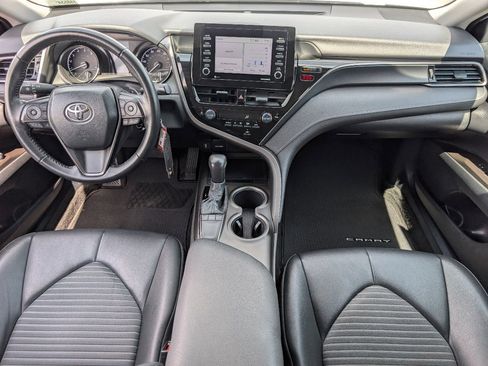 Used 2022 Toyota Camry SE image 4