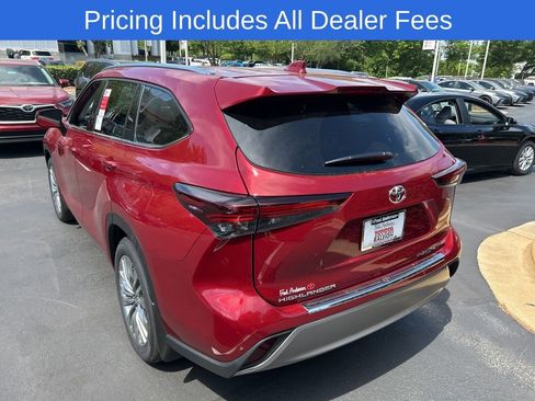 New 2026 Toyota Highlander Platinum AWD/4WD image 16