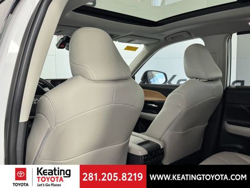 Used 2025 Toyota Grand Highlander Limited image 16