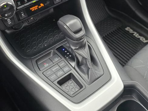 Used 2019 Toyota RAV4 XLE AWD/4WD image 35