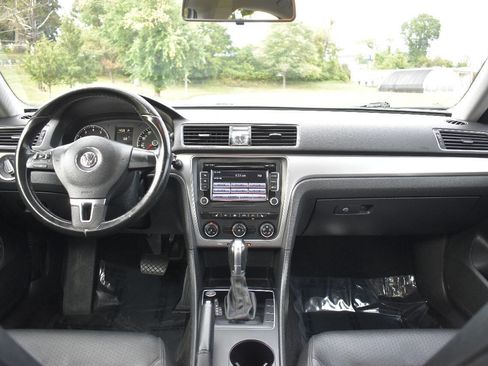 Used 2015 Volkswagen Passat 1.8T Limited Edition FWD image 17