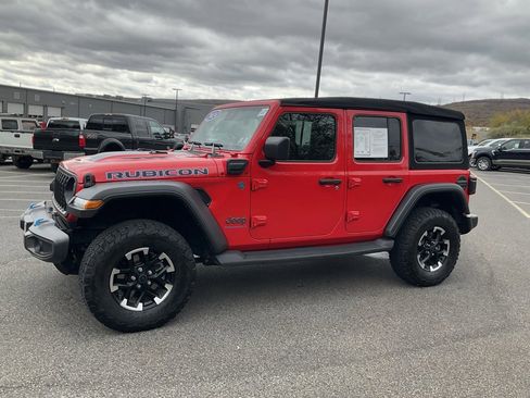 Used 2024 Jeep Wrangler Unlimited Rubicon 4xe image 35