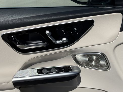 Used 2025 Mercedes-Benz GLC 300 image 16