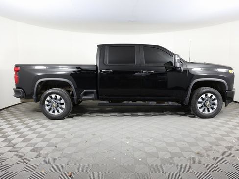 Used 2022 Chevrolet Silverado 2500 Custom w/ Custom Value Package image 4