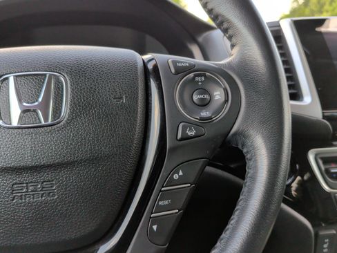 Used 2017 Honda Pilot Touring image 23