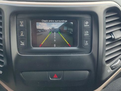 Used 2015 Jeep Cherokee Latitude AWD/4WD image 15