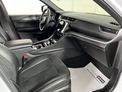 Used 2023 Jeep Grand Cherokee L Laredo image 45