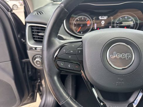 Used 2021 Jeep Cherokee Latitude Plus FWD image 22