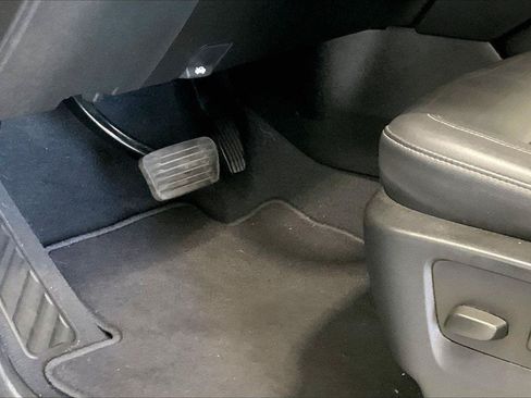 Used 2022 Chevrolet Suburban LT RWD image 22