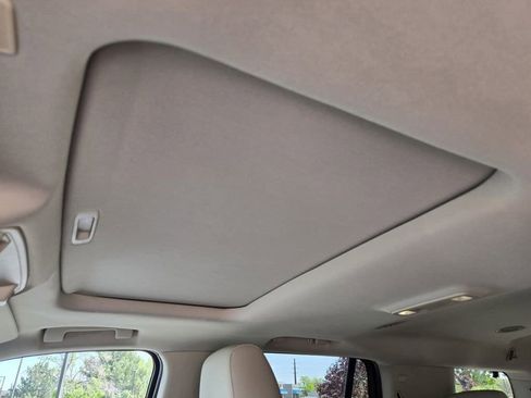 Used 2019 Cadillac Escalade Luxury AWD/4WD image 15