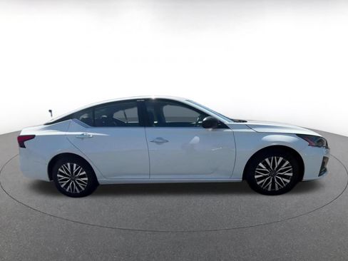Used 2025 Nissan Altima 2.5 SV FWD image 15