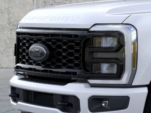 New 2026 Ford F250 Lariat w/ Black Appearance Package AWD/4WD image 17