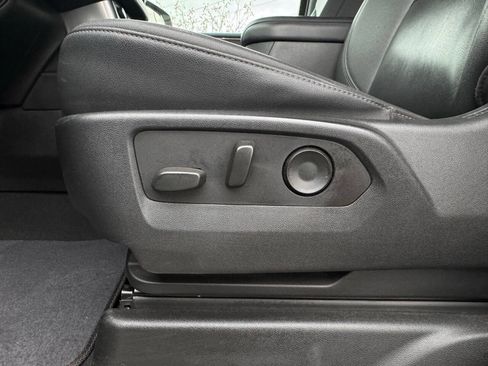 Used 2023 Chevrolet Suburban LT image 13