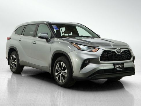 Used 2023 Toyota Highlander XLE image 7