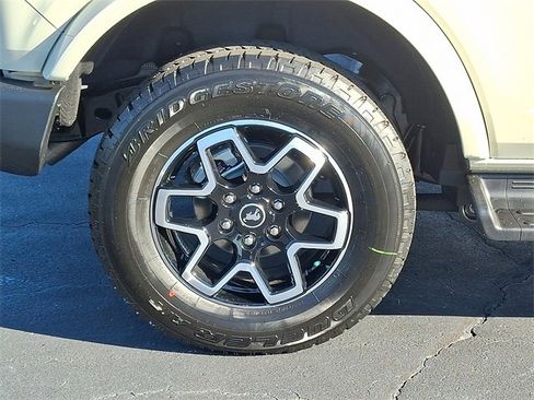 New 2025 Ford Bronco Outer Banks image 18