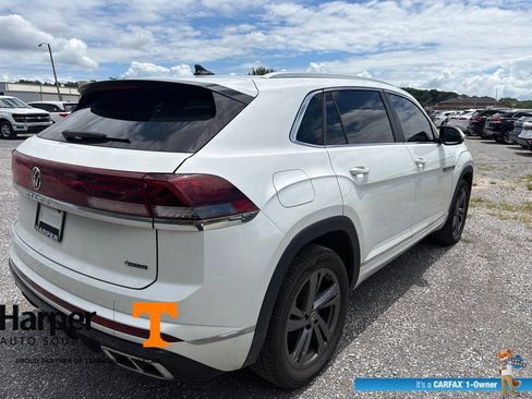 Used 2024 Volkswagen Atlas Cross Sport SEL R-Line AWD/4WD image 5