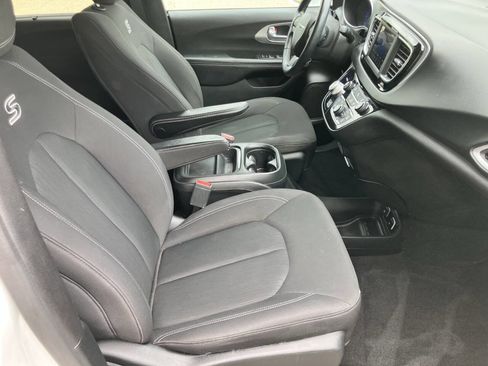 Used 2018 Chrysler Pacifica Touring Plus w/ S Appearance Package FWD image 29