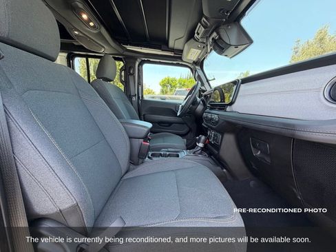 Used 2025 Jeep Wrangler Unlimited Sahara w/ Safety Group AWD/4WD image 13