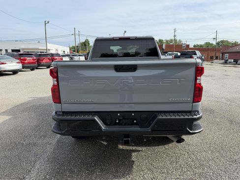 Used 2025 Chevrolet Silverado 2500 Custom w/ Custom Value Package AWD/4WD image 4