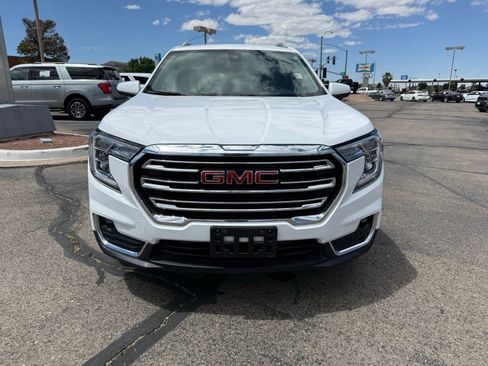 Used 2024 GMC Terrain SLT AWD/4WD image 2