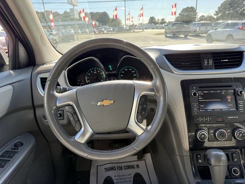 Used 2017 Chevrolet Traverse LT w/ Style and Technology Package image 11
