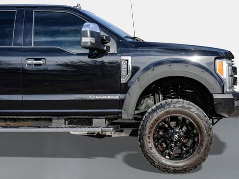 Used 2019 Ford F250 Lariat w/ Lariat Ultimate Package image 7