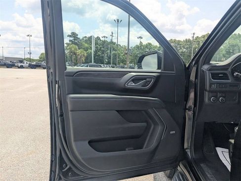 Used 2023 Chevrolet Suburban LT RWD image 11