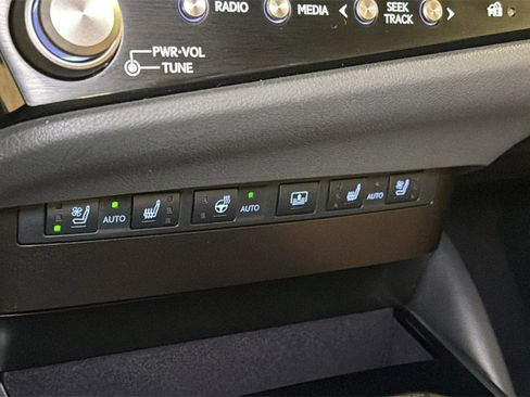 Used 2024 Lexus ES 350 Luxury w/ Technology Package image 28