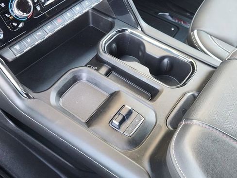 Used 2025 GMC Sierra 2500 AT4X image 18