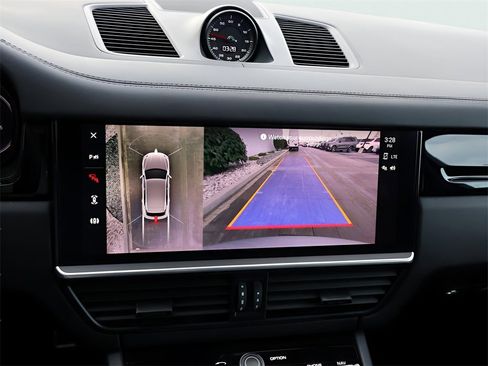 Used 2023 Porsche Cayenne GTS image 24