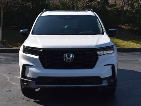 New 2025 Honda Pilot TrailSport image 2