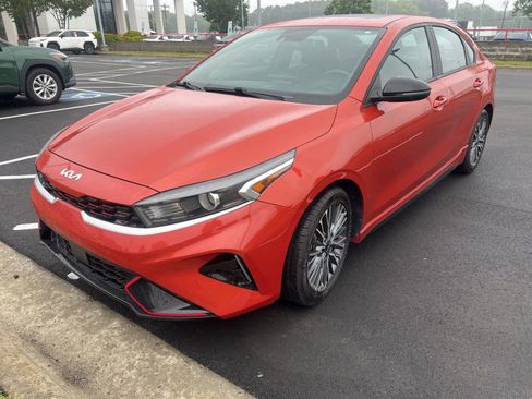 Used 2022 Kia Forte GT-Line w/ GT-Line Premium Package FWD image 2