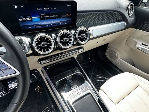 Certified 2025 Mercedes-Benz GLB 250 4MATIC image 31