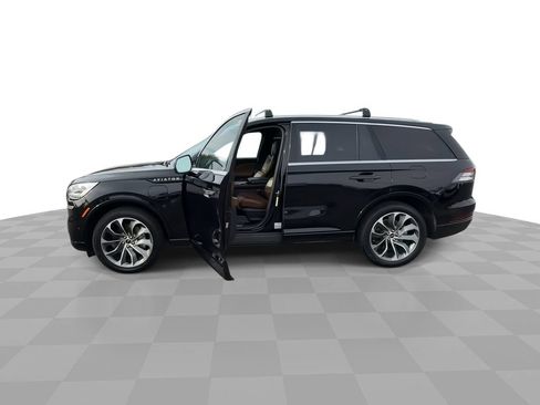 Used 2022 Lincoln Aviator Grand Touring w/ Equipment Group 301A AWD/4WD image 5