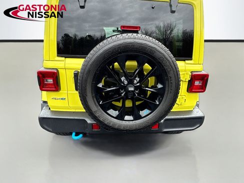 Used 2023 Jeep Wrangler Unlimited Sahara w/ Cold Weather Group image 34