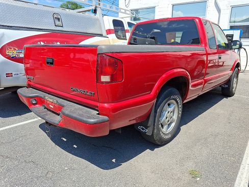 Used 2002 Chevrolet S10 Pickup LS w/ LS Preferred Equipment Group AWD/4WD image 3