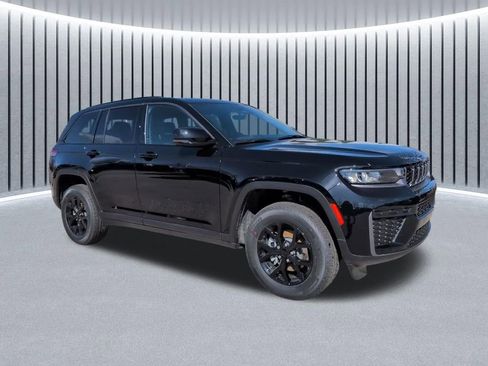 New 2026 Jeep Grand Cherokee Laredo image 2