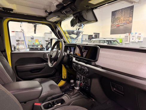 Used 2024 Jeep Wrangler Unlimited image 28