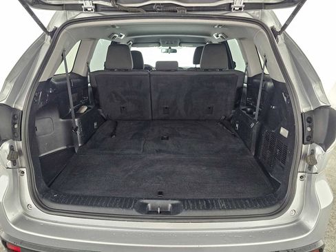 Used 2015 Toyota Highlander LE image 16