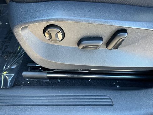 Used 2022 Volkswagen Tiguan SE image 13