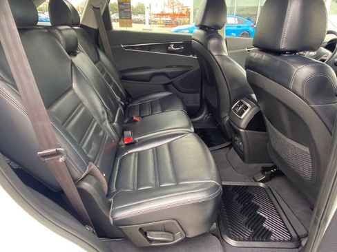Used 2019 Kia Sorento EX image 17